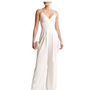 Abercrombie & Fitch Cream Pleated‎ Wide-Leg Jumpsuit Women's M FLAWED BOTTOM HEM
